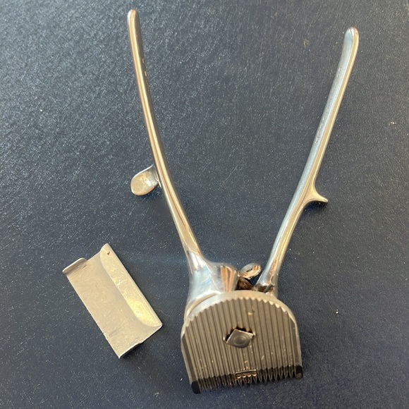 Vintage Hercules Manual Hair Clippers - Picture 4 of 8